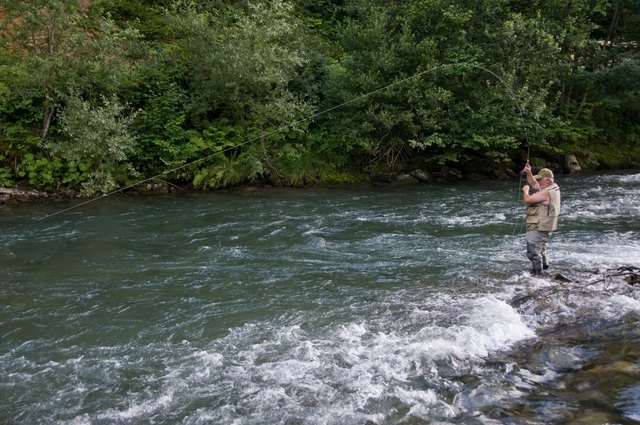 Beim Fliegenfischen ist man ständig in Bewegung | Foto: KK/Liebhart