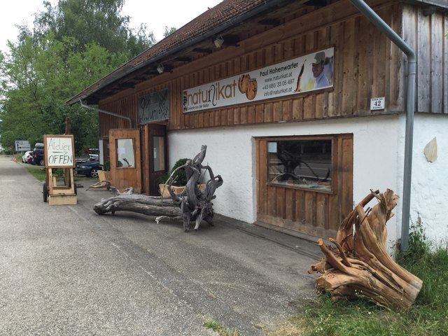 Das Atelier befindet sich in Kraxenberg.