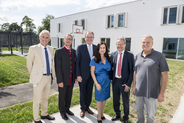 Eröffnung: Robert Danner, Gerhard Leonhartsberger, Stephan Pernkopf, Ingrid Leuteritz, Helmut Krenn, Robert Stetter. | Foto: NÖ Landeskliniken-Holding / Herbst