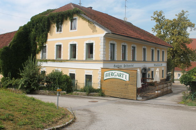 Der Pollhamerhof soll im Winter 2018 abgerissen werden – auf ein neues Wirtshaus will die Gemeinde aber nicht verzichten.