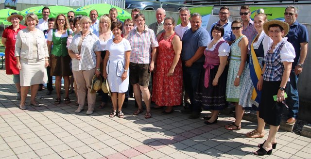 Gruppenbild mit Landeshauptfrau.