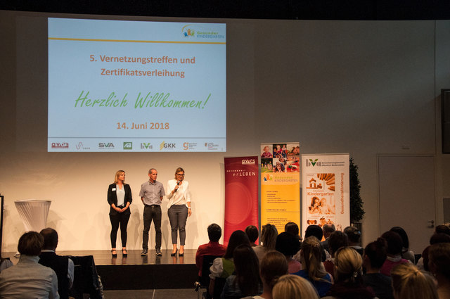 Eröffnet wurde die Veranstaltung von Patricia Siebenhofer (BVA – Versicherungsanstalt für öffentlich Bedienstete), Angelika Bukovski (Geschäftsführerin von AVOS – Prävention und Gesundheitsförderung) und dem ärztlichen Leiter Holger Förster. | Foto: AVOS/Manuel Bukovics