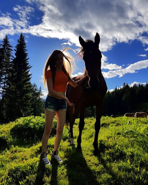 Auf dem Podlaniger Berg---Mirjam mit ihrem Pferd