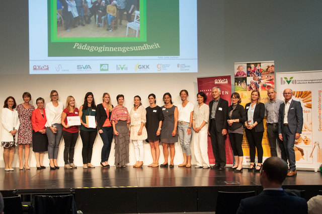 Das Team vom Kindergarten Bergheim, darf sich nun ebenfalls "Gesunder Kindergarten" nennen. | Foto: AVOS/Manuel Bukovics