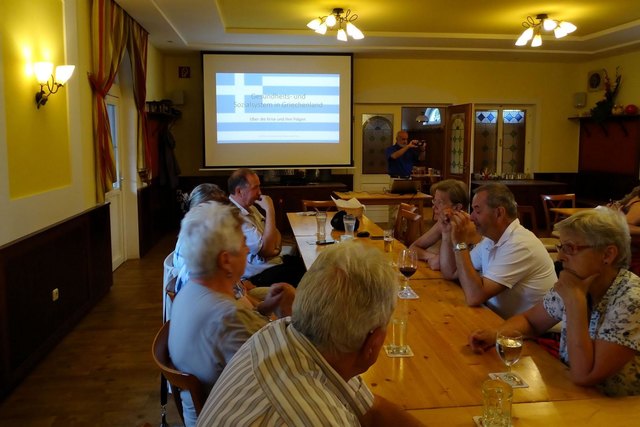 Nach dem akademischen Viertelstündchen ging es dann los mit dem Vortrag.