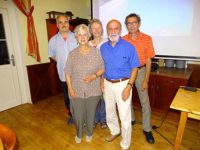 Die Gruppe der nicht in Österreich geborenen Leute des Vortragsabends. Nicht am Bild Susanne Rabady.