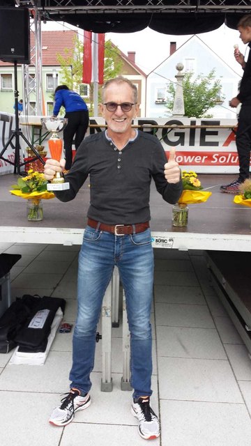 Willnauer Helmut stand beim Citylauf Gallneukirchen am Siegerstockerl ganz oben