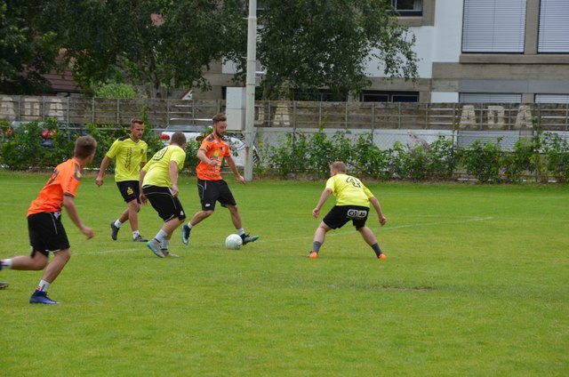 Vollen Einsatz zeigen die Sportler beim Sportlerfest des SV ADA Anger am Platz und auch beim Feiern