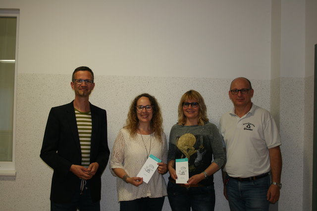 Carla-Leiter Stefan Zangl, Elisabeth Lehr, Elisabeth Koller und Leiter der Caritas Recycling Vitis Günther Hammerl﻿ beim Themenabend. | Foto: Caritas