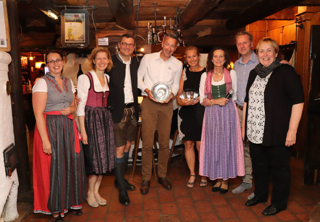 Die Gesamtsieger: Magdalena Breuer-Stinig, Hotelier Jakob Forstnig mit Gattin Birgit, Gesamtsieger der Herren Mag. Peter Keller (Weingut Erich & Walter Polz),
Gesamtsieger der Damen Alexandra H. Sternig, Elisabeth Moser und Oliver Dedic (Hotel Trattlerhof), Greti Hölbling (GC Bad Kleinkirchheim)