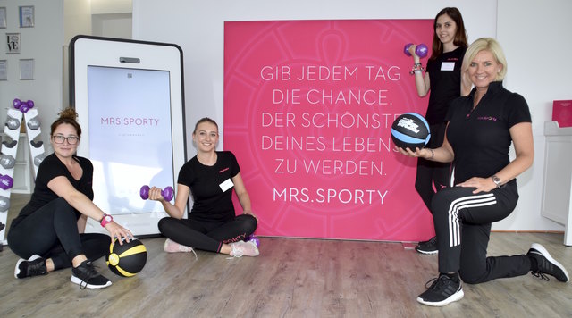Die Mrs. Sporty-Trainerinnen Henriette Pietzsch, Michaela Hörhager, Sophie Brunner und Sabine Hörhager (v. li.).