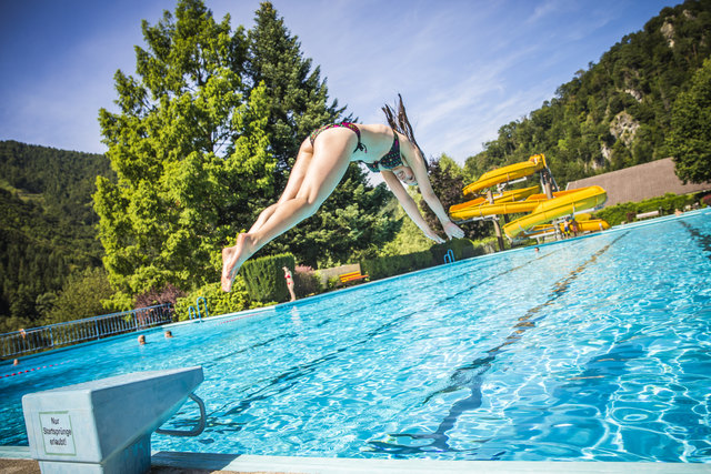 Ein richtiges "Badenixerl": Julia Pyringer planscht am liebsten im Gaminger Ötscherlandbad oder an der Erlauf in der Urmannsau. | Foto: Theo Kust