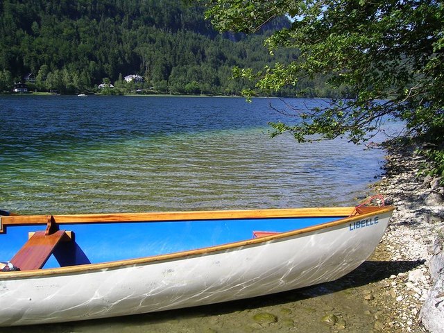 Birgit Hager empfiehlt an heißen Tagen eine Bootstour mit dazugehörigem Sprung ins kalte Nass am Lunzer See. | Foto: Birgit Hager