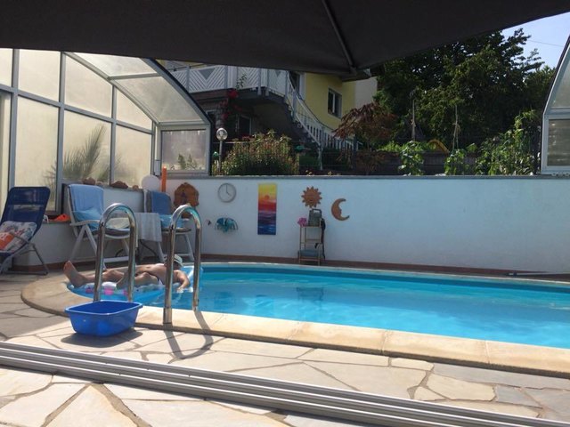 Doris Schweiger aus Opponitz mag es nicht ganz so kalt, weshalb sie gerne im Pool ihrer Eltern in Waidhofen an der Ybbs auf Tauchstation geht. | Foto: Doris Schweiger