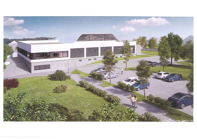 Der Parkplatz vor dem Hallenbad wird auch für das Gymnasium zur Verfügung stehen.