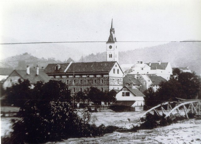 Im Zuge des Hochwassers im September 1903 bot Spittal ein Bild der Verwüstung. Rechts im Vordergrund die von den Wassermassen abgetragene Lieserbrücke. | Foto: KK/Stadtarchiv