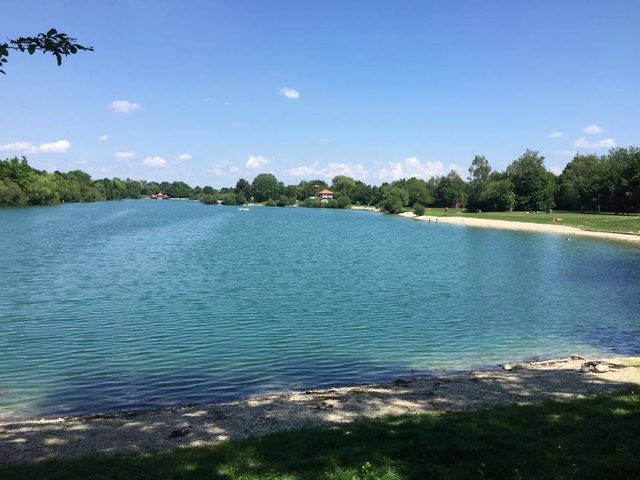 Gabi Heigl aus Wieselburg kühlt sich am liebsten im Ratzersdorfer See bei St. Pölten ab. | Foto: Gabi Heigl