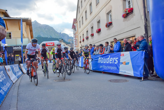 Start Nightrace | Foto: TVB Tiroler Oberland