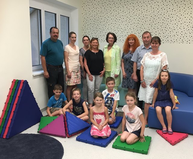Bildungsstadträtin Maria Theresia Eder und Ortsvorsteher Johann Fanta eröffneten gemeinsam mit Direktorin Barbara Knoll den Hortzubau. | Foto: Stadtgemeinde Klosterneuburg
