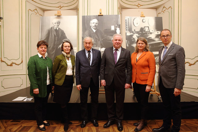 Sie macht auch auf überregionaler Ebene gute Figur: Bürgermeisterin und EU-Gemeinderätin Regina Schrittwieser (li.). | Foto: UMJ/J.J. Kucek
