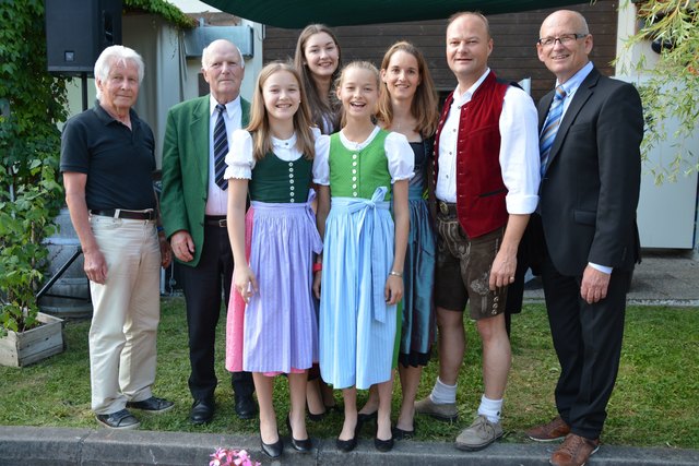 Gestalteten den ersten Heimat Wörgl Abend in der Zone – v.l. Helmut Wechner, Hans Gwiggner, die Familienmusik Puchleitner und Franz Bode.