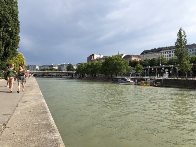 Naherholung mitten in der City: Die Initiative "Donaucanale für alle" befürchtet den Ausverkauf der Flächen.