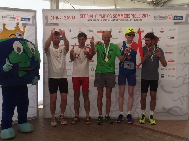 Der Askö-Marchtrenk-Leichtathlet Erich Hintermayr (Mitte) errang Silber und Gold.