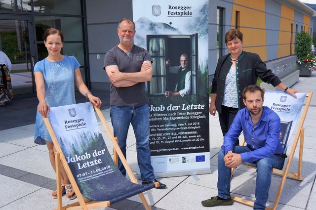 Maria Steinreuter (Hergard Engert )mit Gatten Jakob (Alexander Mitterer), Bgm. Regina Schrittwieser und Regisseur Georg Schütky, v.li.