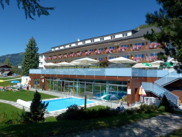 Nach fast zehn Wochen Umbau hat das Hotel Grimmingblick wieder geöffnet. | Foto: Grimmingblick