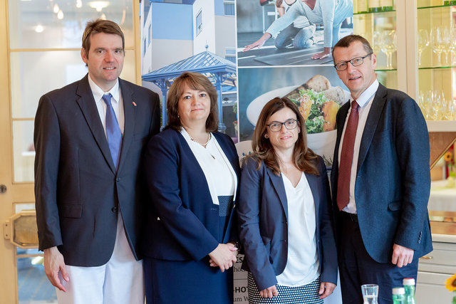 Prim. Dr. Hanspeter Stilling (Ärztlicher Leiter, Psychosoziale Gesundheit), Doris Walter (Geschäftsführerin Gesundheitsresort Königsberg), Dr. Sabine Stangl (Ärztliche Leiterin, Stütz- und Bewegungsapparat), Prim. Dr. Johannes Schuh (Ärztlicher Leiter, Gefäße & Durchblutung) | Foto: Alexander Ulz www.foto4me.at