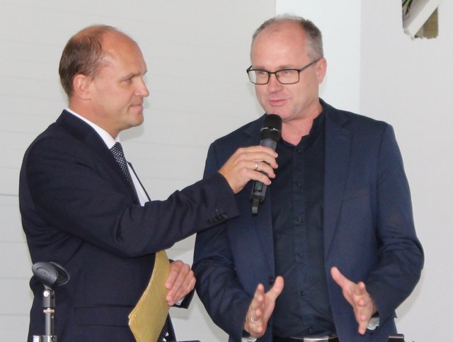 Moderator Burgholzer und Wirtschaftsbund-Obmann Baschinger