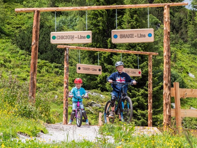 Auf der Reiteralm wurde das Freizeitangebot im Sommer mit dem größten Bike-Spielplatz Österreichs großzügig ausgebaut. | Foto: Reiteralm Bergbahnen/Grünwald