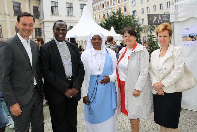 Gemeinsam für eine faire Welt: Ernst Gödl, Simon Ntamwana,  Godelive Miburo  und Sylvia Meier-Kajbic