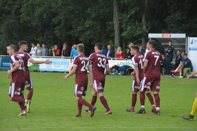 Dieser (Nr. 33) erzielte auch den 5. Treffer für die Mattersburger