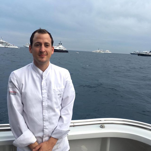 Der Trabocher Philip Heßl gibt immer wieder seinem Fernweh nach und übt seinen Beruf als Küchenchef in verschiedensten Ländern aus, diesmal auf einer Jacht, mit der die Reise von Monaco über Sizilien bis vor Griechenland führt. | Foto: KK