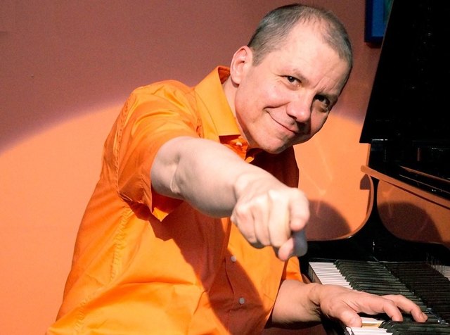 Foto: Kabarettist, Komponist und Pianist Roman Seeliger