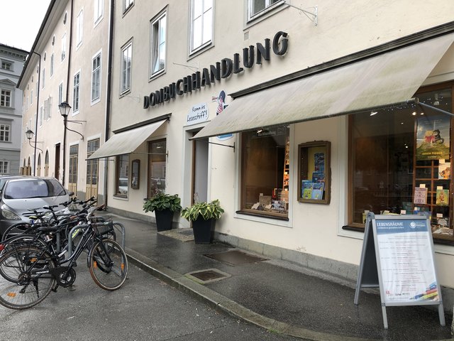 Die Dombuchhandlung am Kapitelplatz.