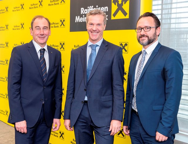 Wichtiger Austausch zwischen Schaller, Knill und Paier (v.l.) | Foto: Raiffeisen