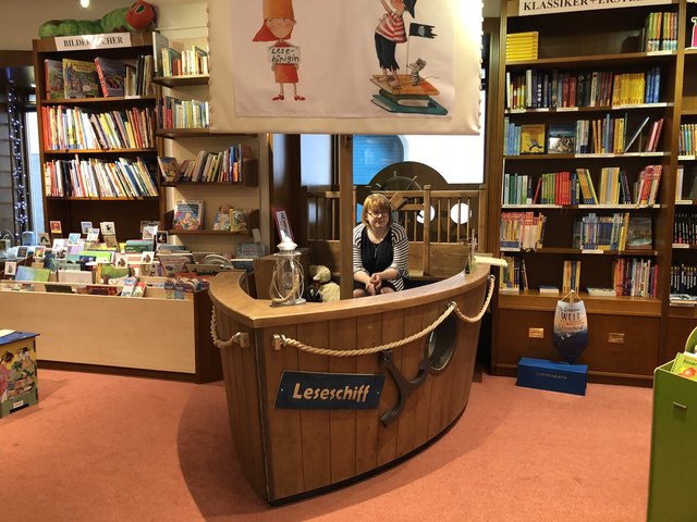 Das Leseschiff in der Dombuchhandlung.