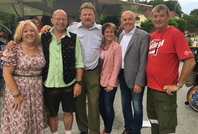 Beim Frühschoppen: Oberwarts Vbgm. Ilse Frühwirth, Thomas Graf, Franz Lakits, Dagmar Rosner, Bgm. Georg Rosner und Josef Heinisch