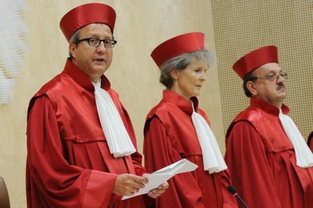 Deutsche Gerichte lassen sich laut Studie von der öffentlichen Meinung beeinflussen.