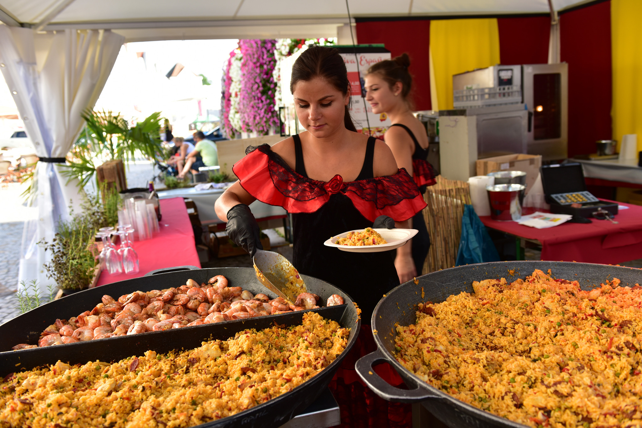 Heuschrecken, Burger und Leckerli aus Hawaii - Schärding
