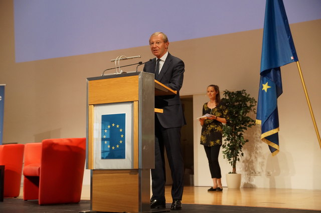 Landeshauptmann Wilfried Haslauer am Podium.