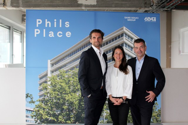 Norbert Winkelmayer (li., CEO Sans Souci Group) mit Kristin Oberweger, Direktorin der PhilsPlace Management GmbH und Fritz Gruber( Vorstand 6B47)