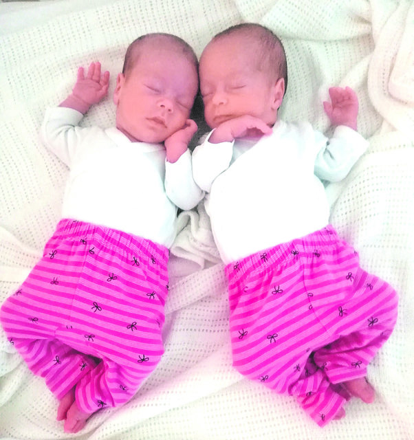 Nora & Emma • Geburt: 12. Mai. Eltern: Carmen Deutsch und Philipp Huemer, Leitersdorf. 1.940 g/1.840 g, 46 cm/46 cm.
