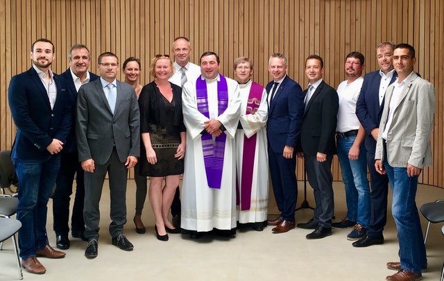 Von links Matthias Peischl, Günther Peischl, Jürgen Kurta, Alexandra Budal, Elke Strohmeyer, Robert Brünner, Pfarrer Jan Wechter, Kanonikus Laszlo Pal, Jürgen Schabhüttl, Ernst Simitz, Christoph Kurta, Franz Kazinota und Stefan Köppel. | Foto: Gemeinde Inzenhof