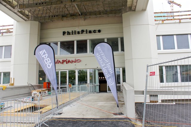 Links neben dem Eingang ins PhilsPlace wird am 13. Juli 2018 Europas größtes Vapiano aufsperren
