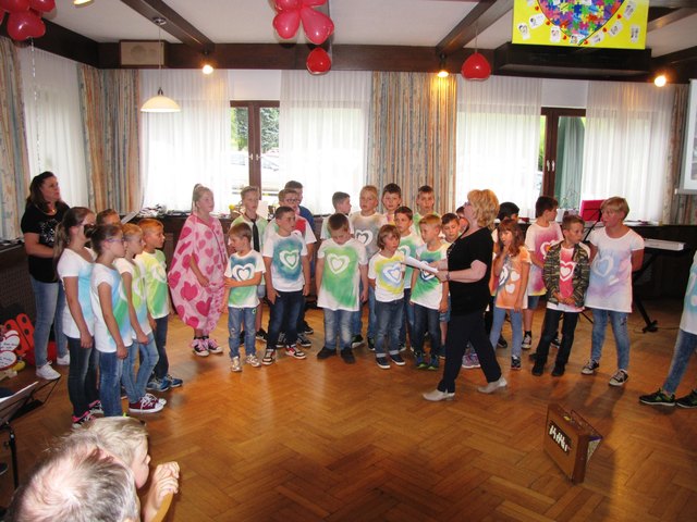 Die gesamten Schülerinnen und Schüler der VS Schönweg gestalteten einen bunten Abend