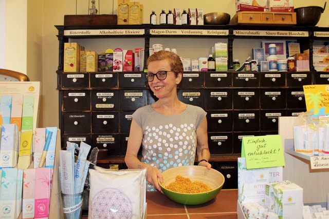 Anda Dinhopl leitet seit 2009 die Kräuterdrogerie in der Kochgasse 34