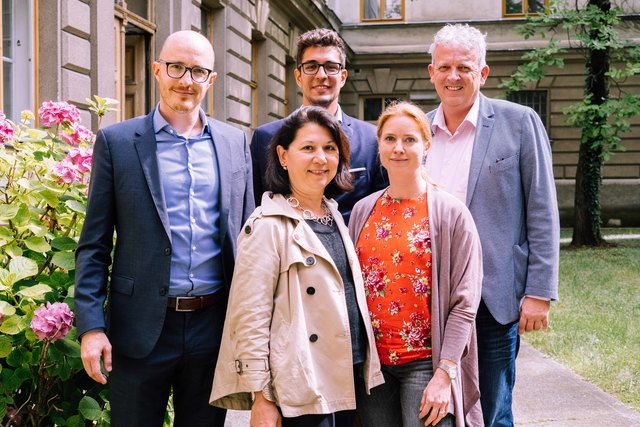 Die Döblinger Neos-Politiker auf einen Blick: Walter Hatzenbichler, Nandita Reisinger-Chowdhury, Akim van der Voort, Angelika Pipal-Leixner und Robert Weber (v.li.)